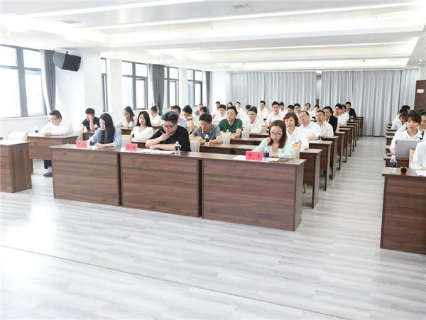 城投集團(tuán)舉辦“展現(xiàn)青年風(fēng)采，奉獻(xiàn)青春力量”主題演講比賽