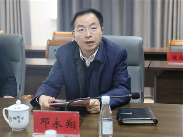 市委常委、常務(wù)副市長(zhǎng)鄧永翔現(xiàn)場(chǎng)調(diào)研城投集團(tuán)產(chǎn)業(yè)項(xiàng)目