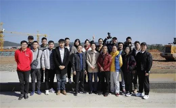 記者節(jié)：媒體聚焦昌南新區(qū)、城投集團重點項目建設工地