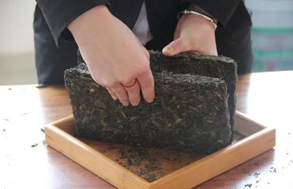 2022年怎么撬普洱茶磚？