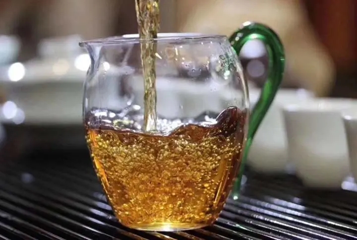 連“喉韻”和“鎖喉”都搞不清楚，就不要說懂普洱茶！