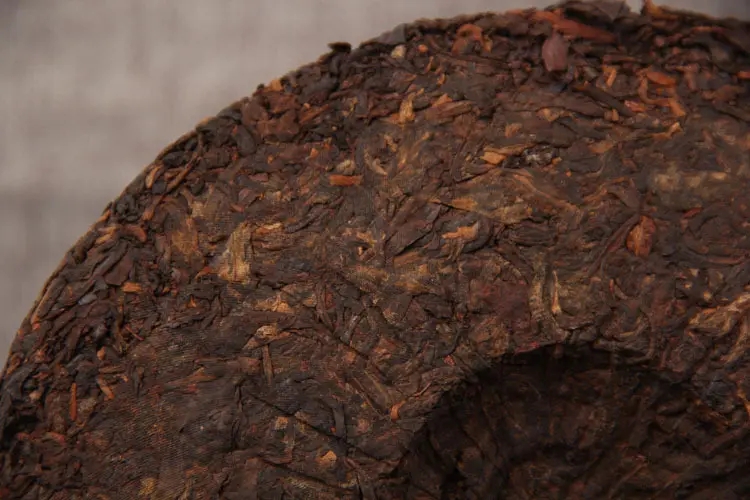 如何判斷普洱茶是否發(fā)霉？發(fā)霉的普洱茶應該怎么處理？