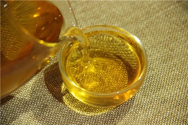 還在用自來水泡茶？難怪你泡的茶滋味不行~