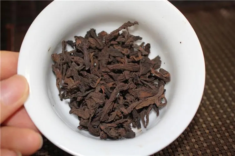 普洱茶的“樟香、棗香、糯香”等香味由什么決定？