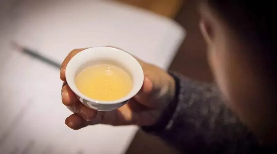 茶和水為什么會“分離”？